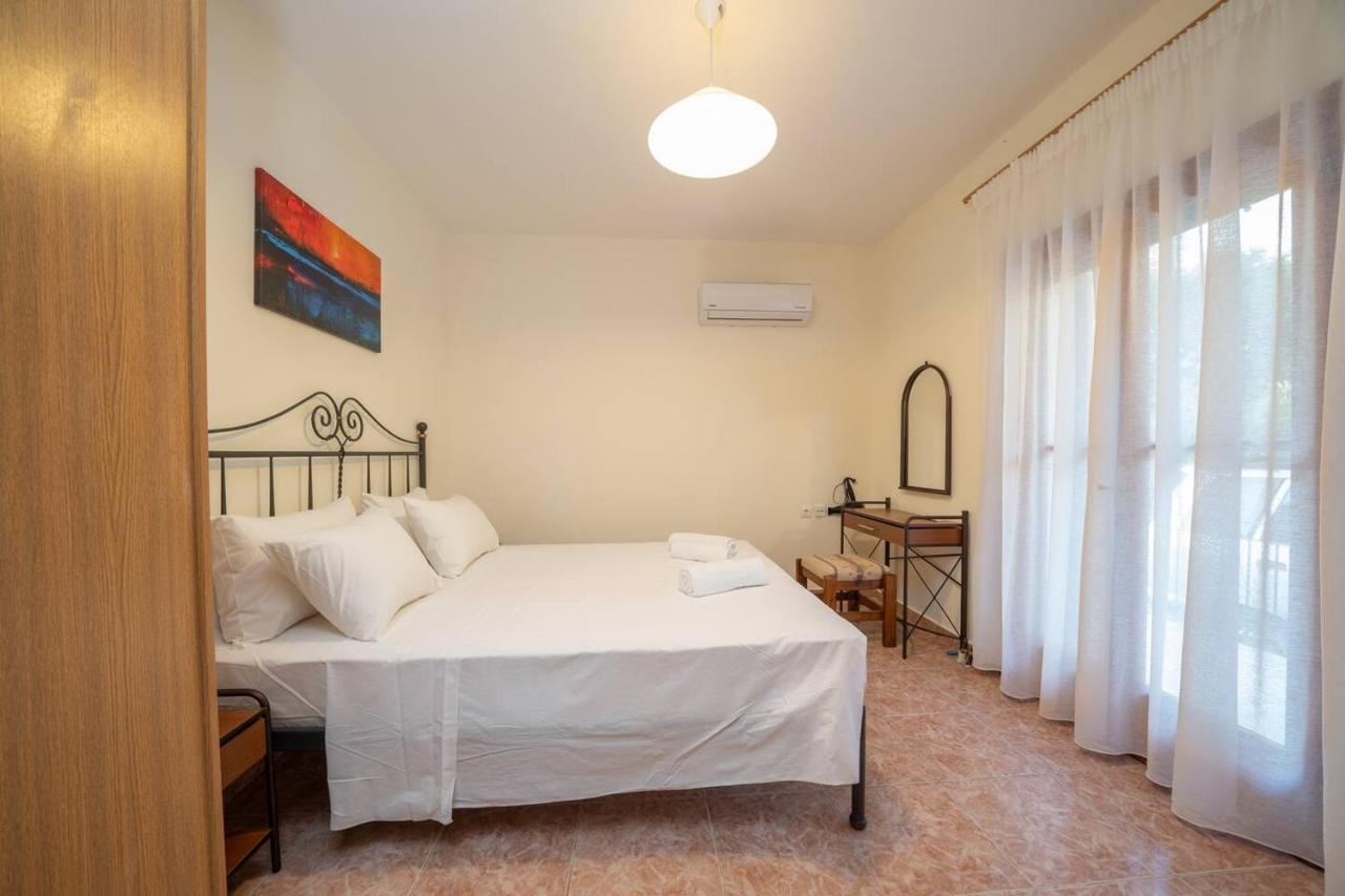 Afroditi Holiday Home - Blue Apartment Svoronata Extérieur photo