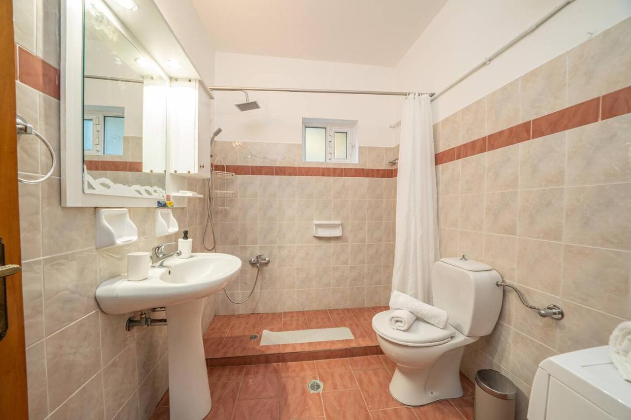 Afroditi Holiday Home - Blue Apartment Svoronata Extérieur photo