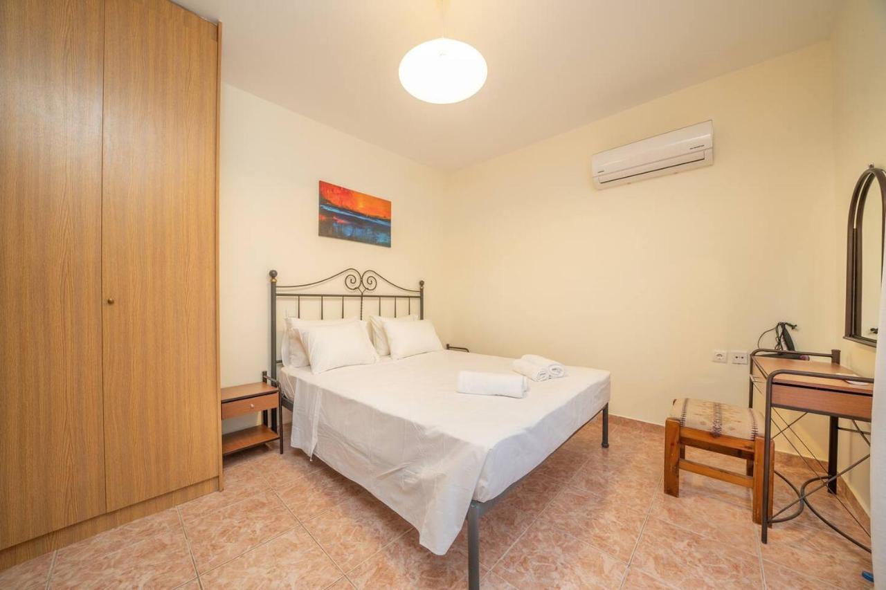 Afroditi Holiday Home - Blue Apartment Svoronata Extérieur photo