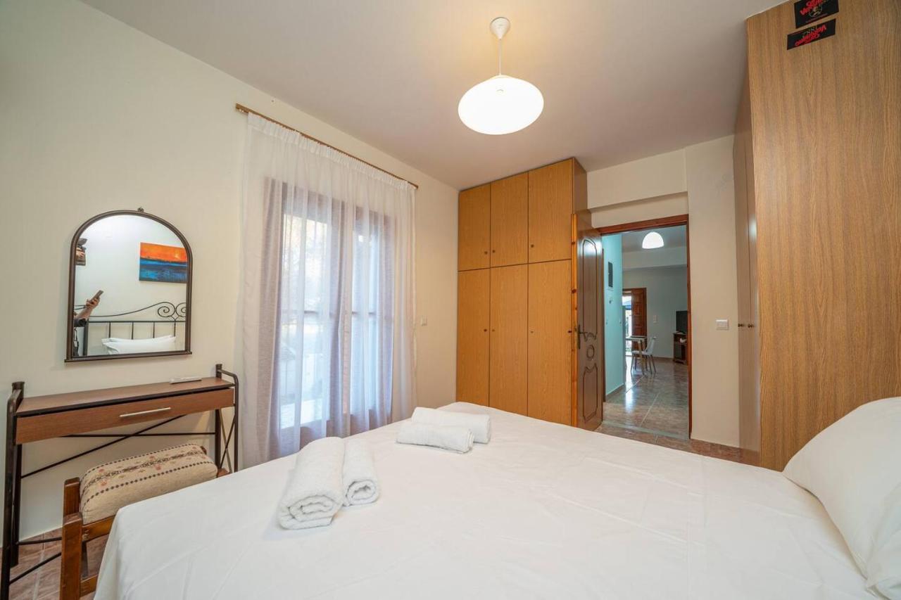 Afroditi Holiday Home - Blue Apartment Svoronata Extérieur photo