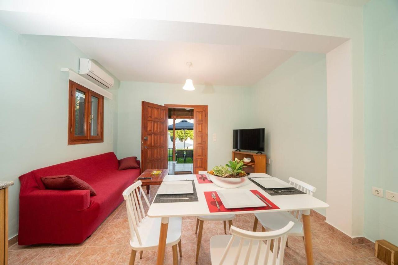 Afroditi Holiday Home - Blue Apartment Svoronata Extérieur photo